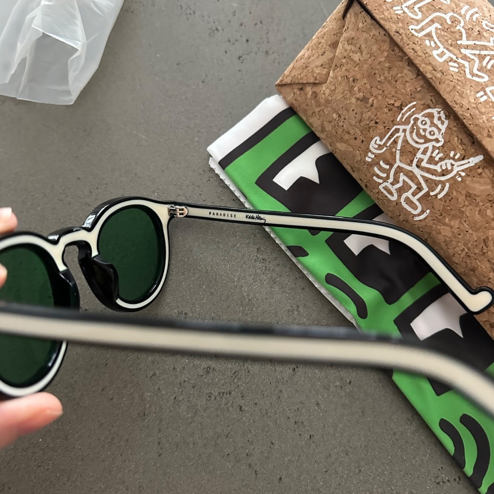 Akila Keith Haring Paradise Cream & Green Sunglasses MoMA Collaboration - Picture 6 of 7
